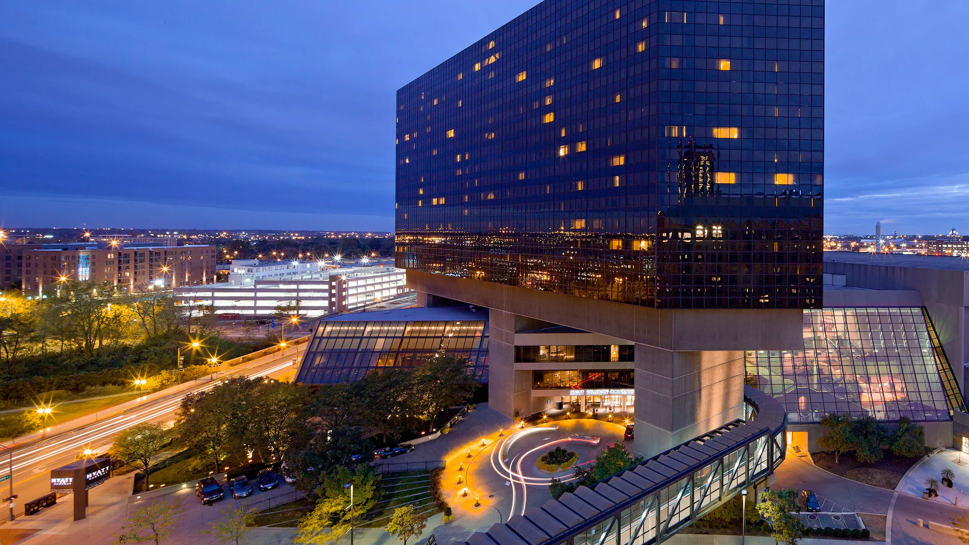 Hyatt-Regency-Columbus-Exeterior-Night-(1).jpg
